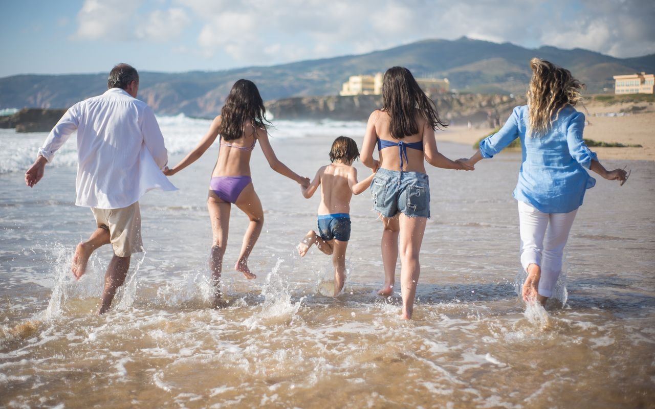 Familia con niños de viaje en Quito